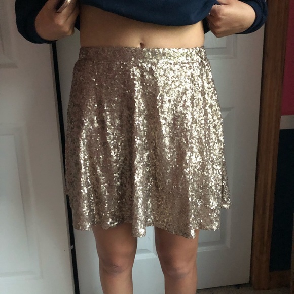 Gold Sequenced Skirt - Picture 6 of 8